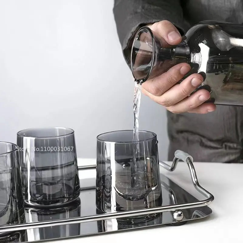 إبريق ماء زجاجي رمادي كهرماني من ديكوربايتس™ بمقبض، وإبريق شاي مقاوم للحرارة وإبريق عصير