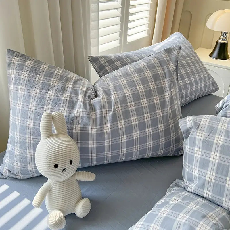 DecorBites™ Luxurious 2024 Grid Lattice Bedding Set