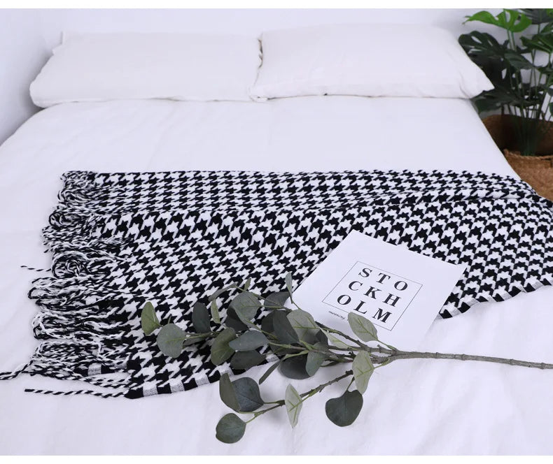 DecorBites™ Houndstooth Throw Blanket