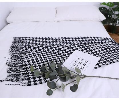 DecorBites™ Houndstooth Throw Blanket