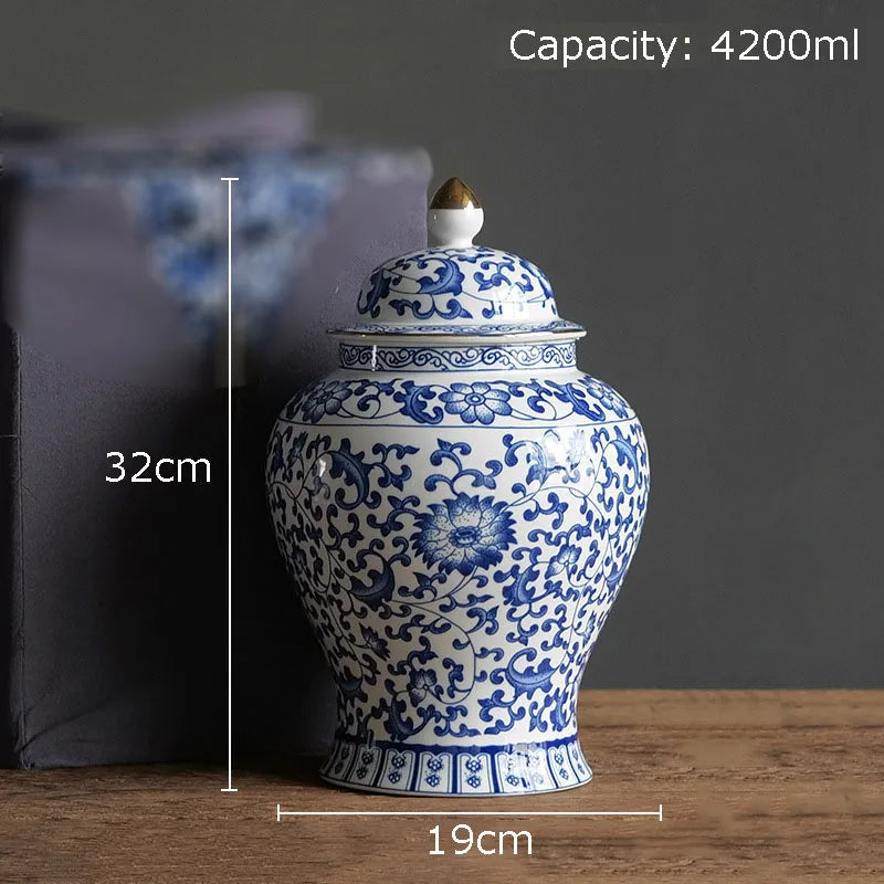 جرة ديكوربايتس™ من البورسلين الأزرق والأبيض المطلي بالذهب - ديكور مكتبي وخزفي للتخزين
