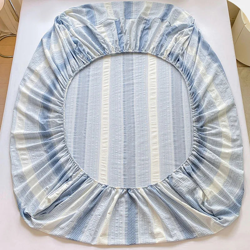 طقم ملاءات DecorBites™ القطنية المجهزة مع غطائي وسادة، مقاوم للغبار والانزلاق