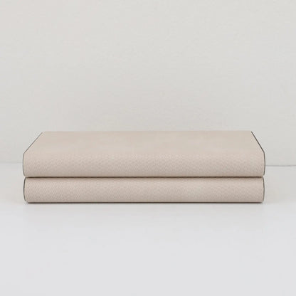 صندوق مجوهرات وحاوية تخزين من الجلد البيج بحواف معدنية من DecorBites™