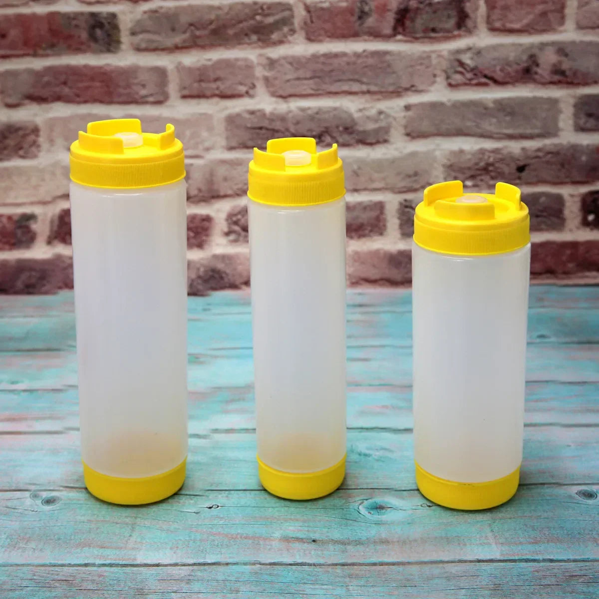 DecorBites™ Dual-Head Tomato Squeeze Bottle for Ketchup and Salad Dressing