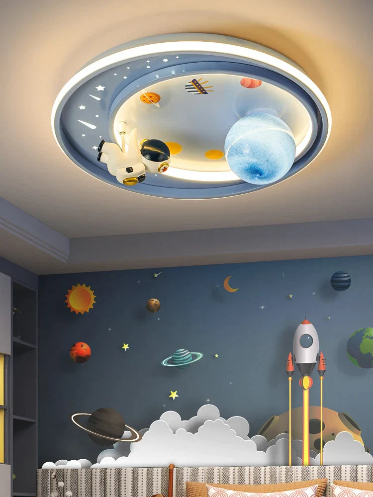 Lámpara de techo DecorBites™ Astronauta Planeta para dormitorio infantil