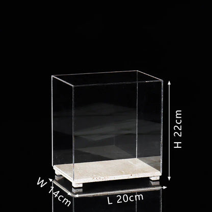 Vitrina acrílica sobre base de travertino de DecorBites™ para coleccionables, figuritas y postres.