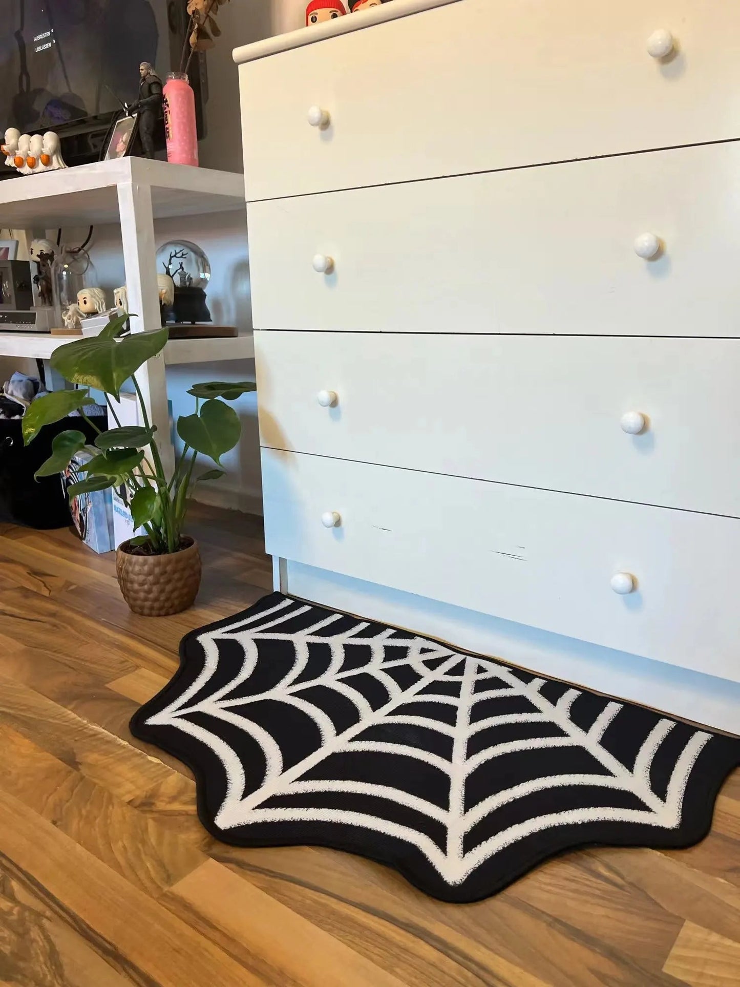 VIKAMA Black Spider Web Rug