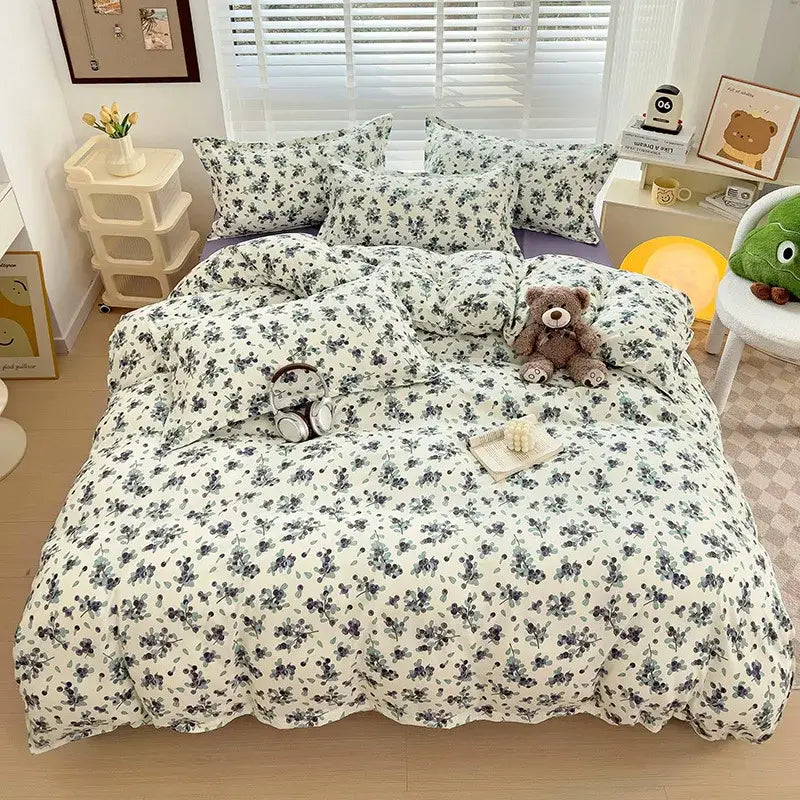 Floral-patterned white and gray duvet cover with soft textured fabric finish from decorbites cute pattern bedroom set