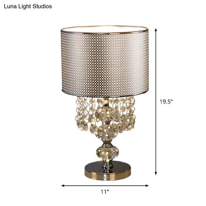Lámpara de noche acrílica cromada con diseño perforado, lámpara de mesa clásica con gota de cristal - 1 bombilla