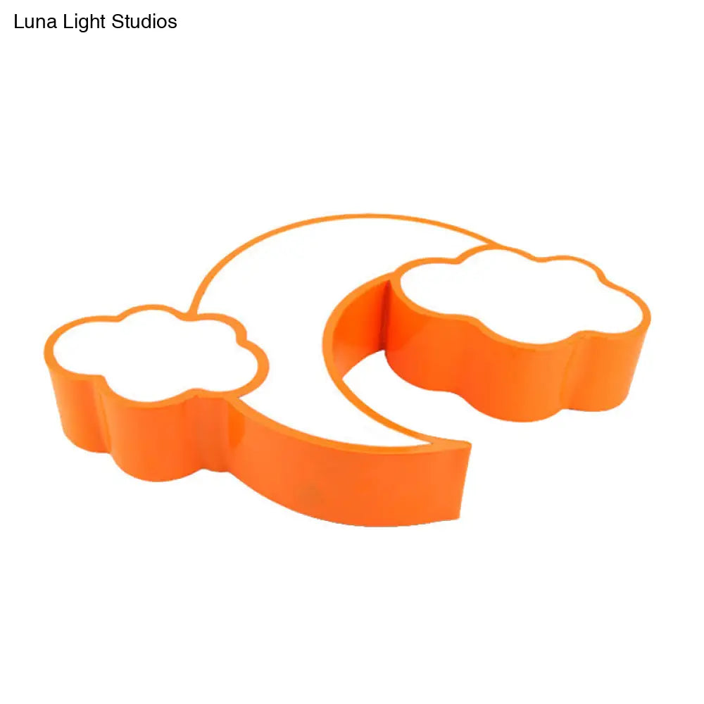 Lámpara de techo DecorBites™ con forma de nube y luna acrílica para habitación infantil o de lactancia.