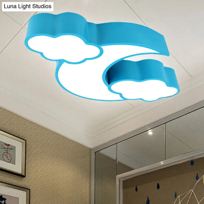 Lámpara de techo DecorBites™ con forma de nube y luna acrílica para habitación infantil o de lactancia.