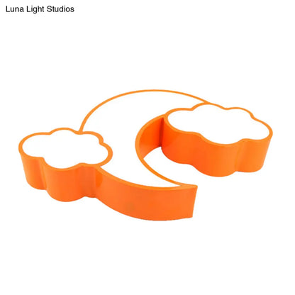 Lámpara de techo DecorBites™ con forma de nube y luna acrílica para habitación infantil o de lactancia.