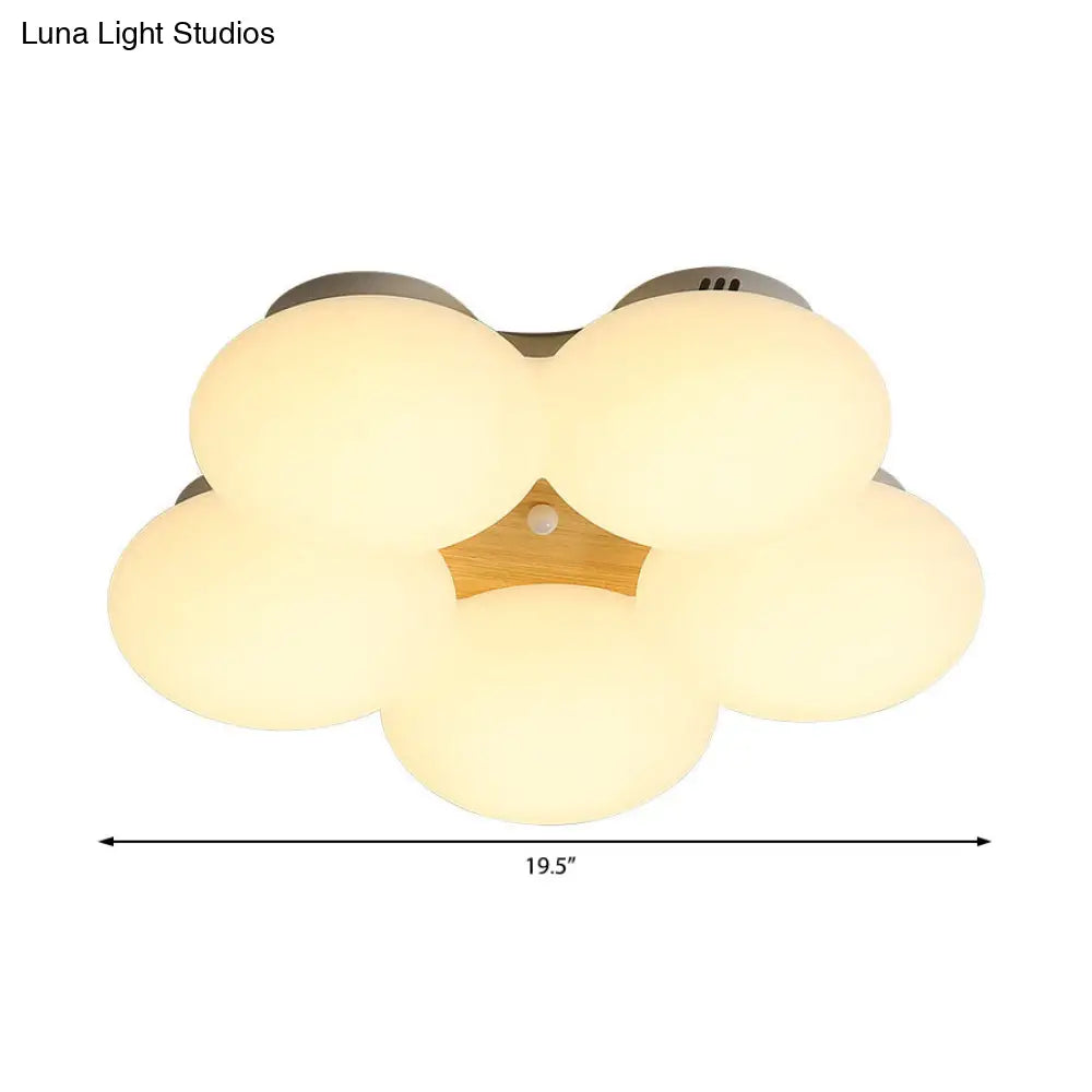 وحدة إضاءة LED نورديك من DecorBites™ مصنوعة من الأكريليك بتصميم زهور ولمسة نهائية بيضاء/خشبية