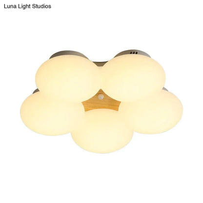 وحدة إضاءة LED نورديك من DecorBites™ مصنوعة من الأكريليك بتصميم زهور ولمسة نهائية بيضاء/خشبية