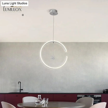 Lámpara colgante de anillo acrílico DecorBites™, luz de techo LED minimalista en blanco/negro