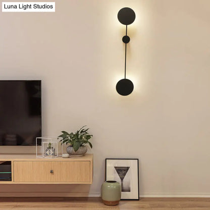 Aplique de pared LED DecorBites™ con pantalla acrílica en blanco y negro con luz cálida/blanca.