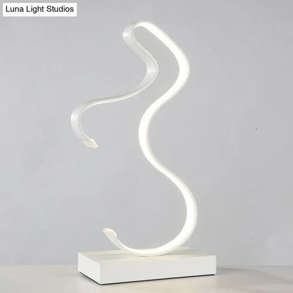 Lámpara de escritorio LED acrílica para tareas - Diseño minimalista curvilíneo | Luz blanca/cálida - Perfecta para el dormitorio