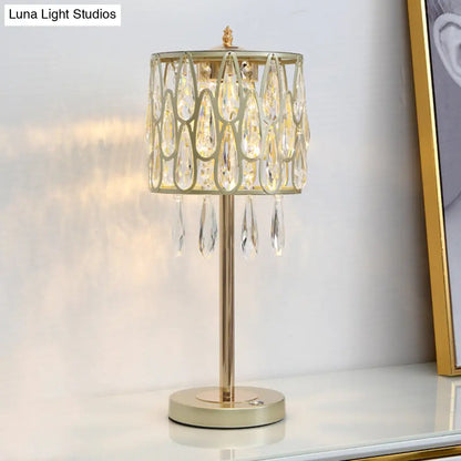 Adalyn - Lámpara de mesilla de noche contemporánea de metal con incrustaciones de gotas de cristal.