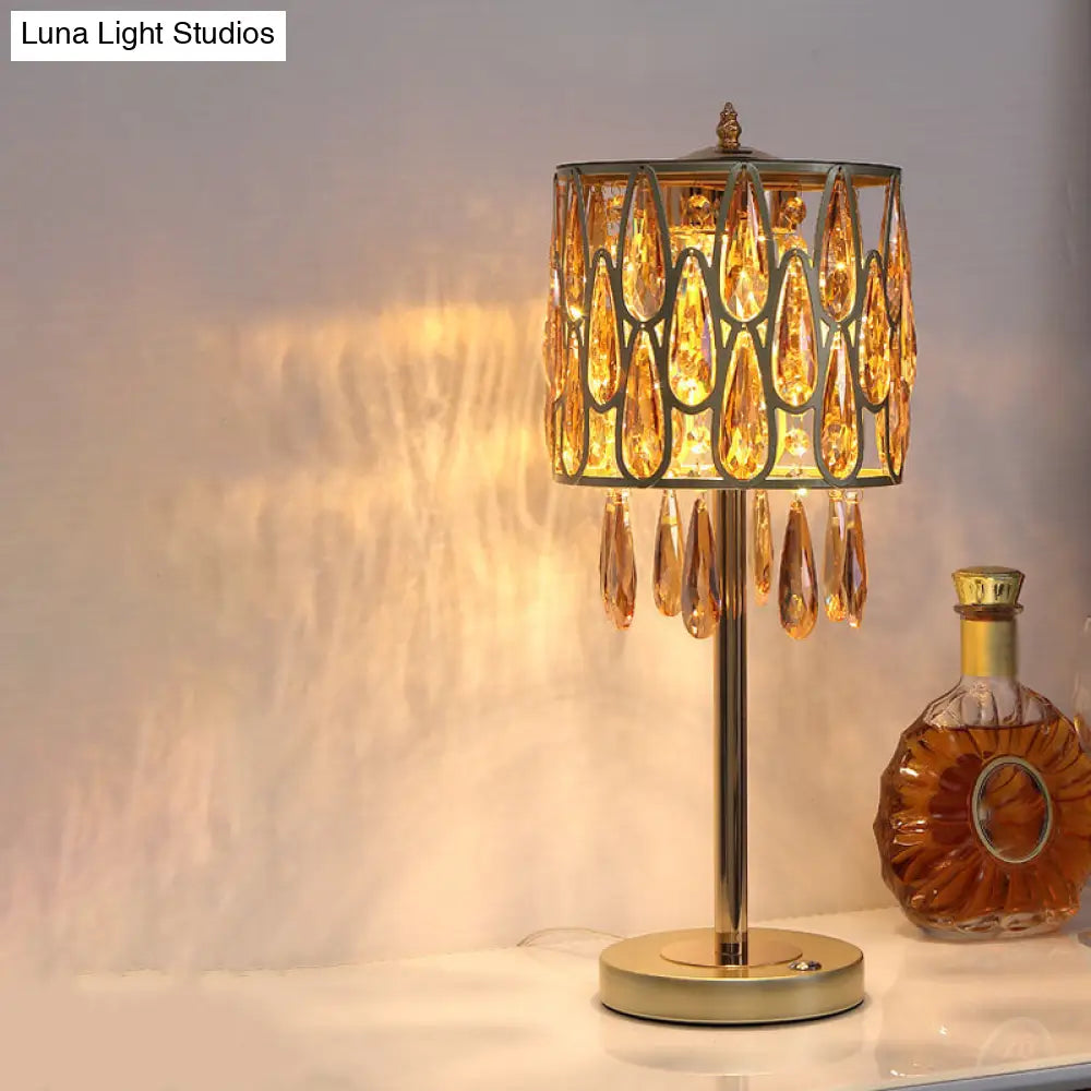 Adalyn - Lámpara de mesilla de noche contemporánea de metal con incrustaciones de gotas de cristal.