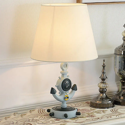 Adeline - Lámpara de mesa de noche azul con forma de cono, estilo mediterráneo, con una luz, base de ancla y pantalla de tela.