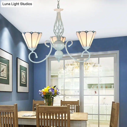 Lámpara de techo colgante ajustable de 3 luces con forma de cono de cristal blanco y brazo curvo para vestíbulo.