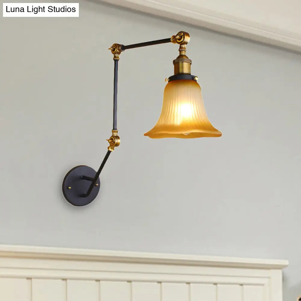 Aplique de pared negro con brazo ajustable, pantalla de campana y cristal ámbar - Lámpara de estilo industrial de 1 luz