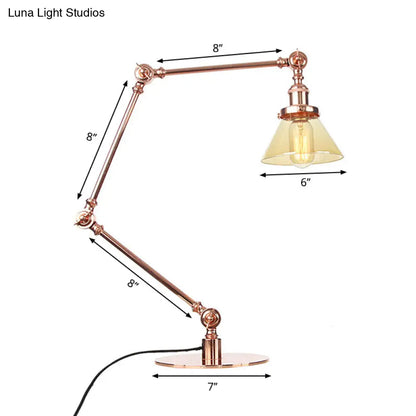 Lámpara de mesa industrial con brazo ajustable y pantalla de cristal transparente - Acabado negro/latón