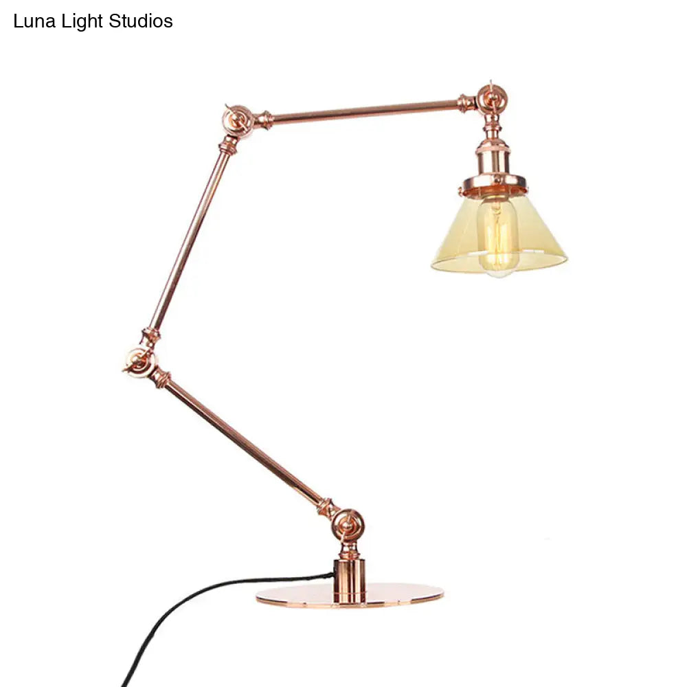 Lámpara de mesa industrial con brazo ajustable y pantalla de cristal transparente - Acabado negro/latón