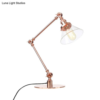 Lámpara de mesa industrial con brazo ajustable y pantalla de cristal transparente - Acabado negro/latón