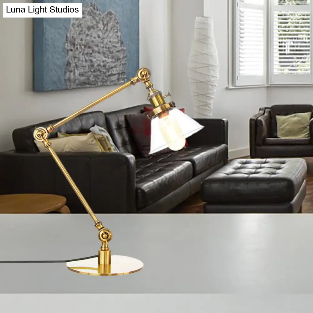 Lámpara de mesa industrial con brazo ajustable y pantalla de cristal transparente - Acabado negro/latón