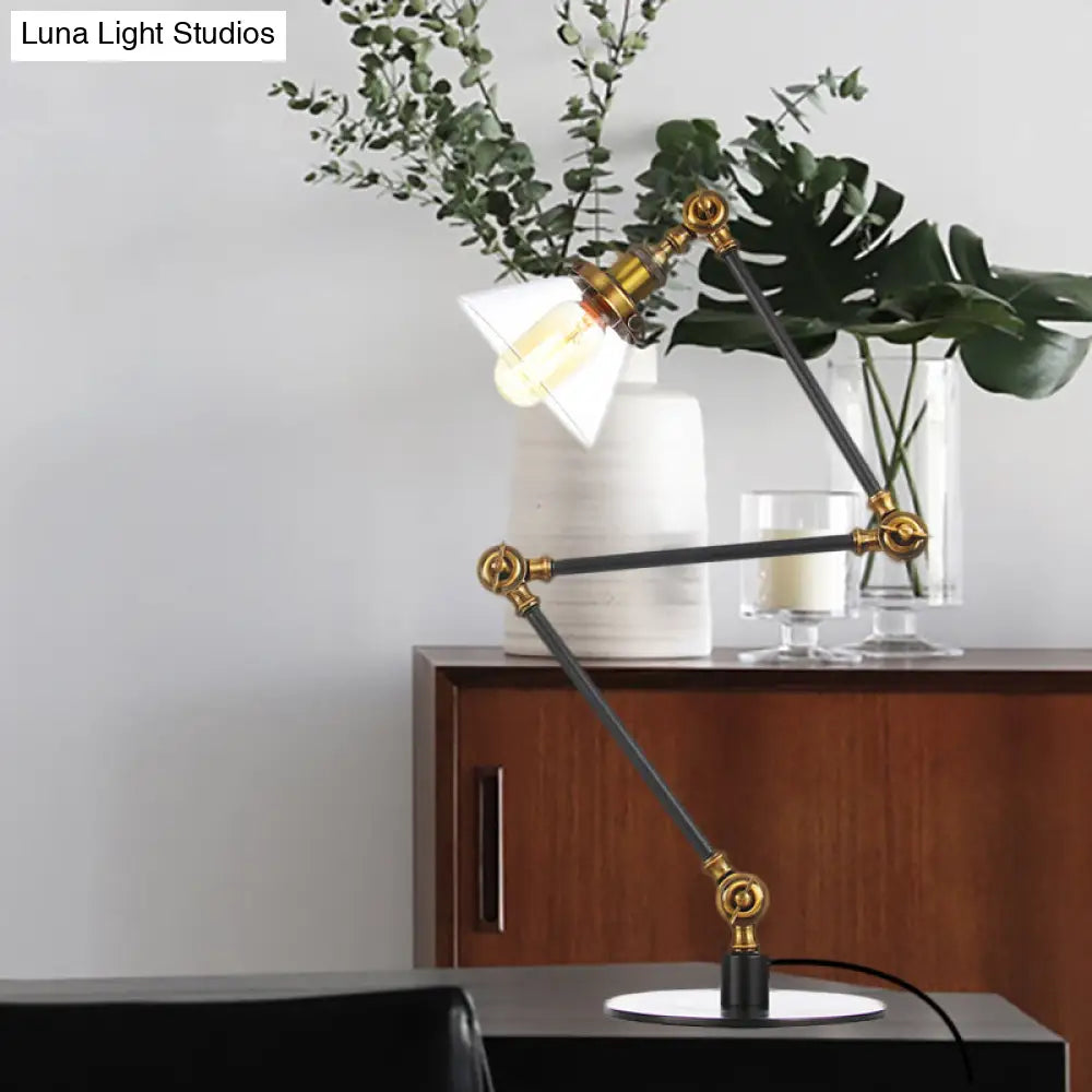 Lámpara de mesa industrial con brazo ajustable y pantalla de cristal transparente - Acabado negro/latón
