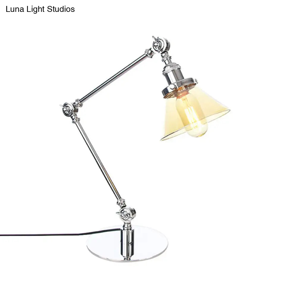 Lámpara de mesa industrial con brazo ajustable y pantalla de cristal transparente - Acabado negro/latón