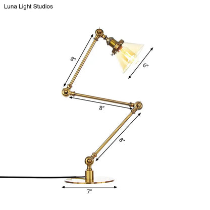 Lámpara de mesa industrial con brazo ajustable y pantalla de cristal transparente - Acabado negro/latón
