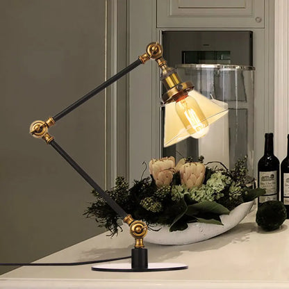 Lámpara de mesa industrial con brazo ajustable y pantalla de cristal transparente - Acabado negro/latón