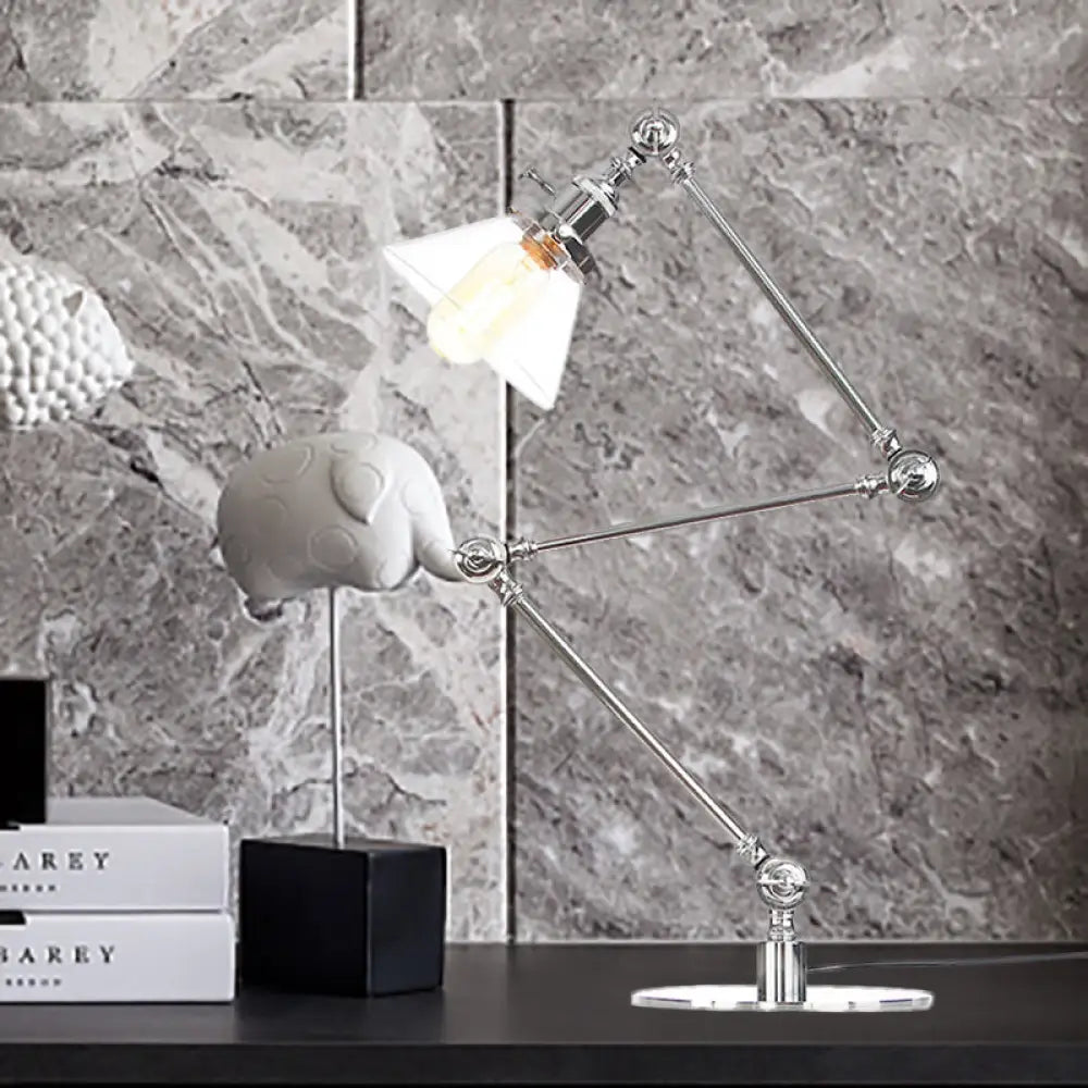 Lámpara de mesa industrial con brazo ajustable y pantalla de cristal transparente - Acabado negro/latón