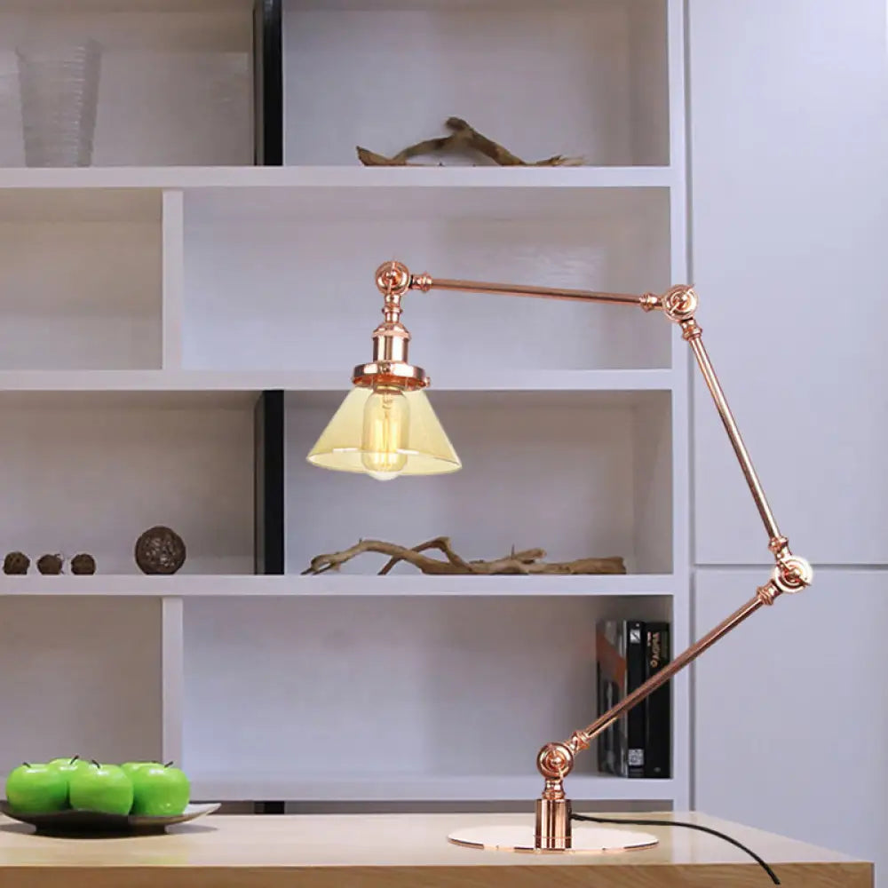 Lámpara de mesa industrial con brazo ajustable y pantalla de cristal transparente - Acabado negro/latón