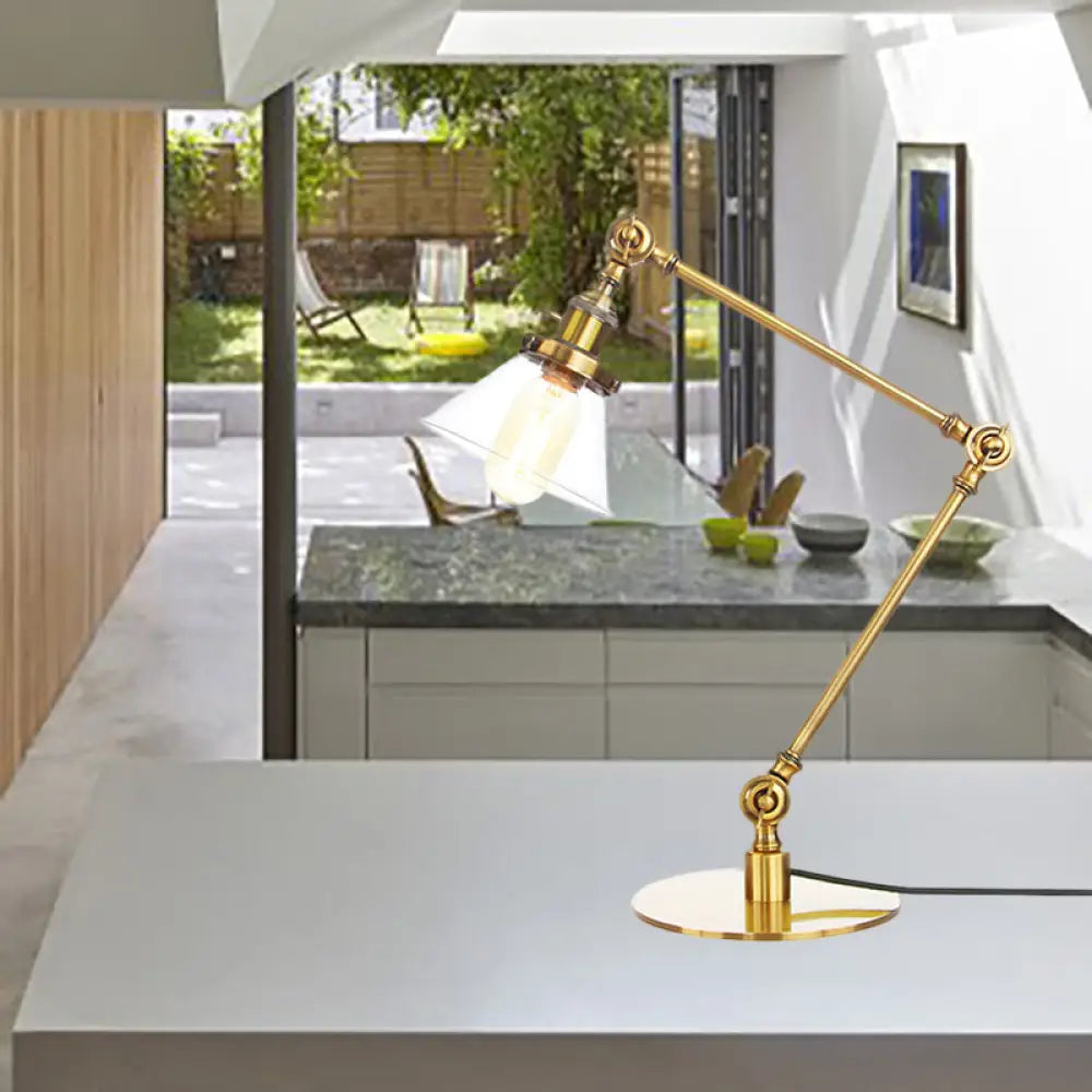 Lámpara de mesa industrial con brazo ajustable y pantalla de cristal transparente - Acabado negro/latón