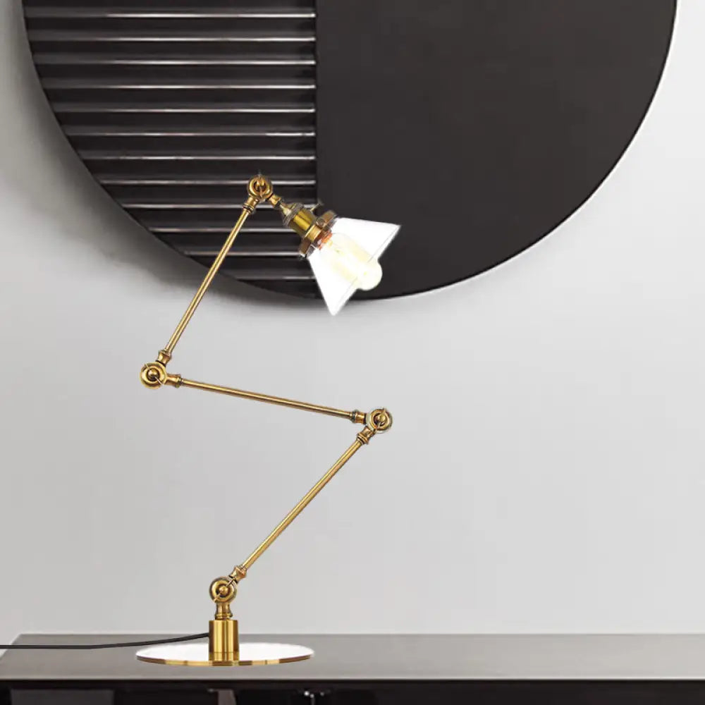 Lámpara de mesa industrial con brazo ajustable y pantalla de cristal transparente - Acabado negro/latón