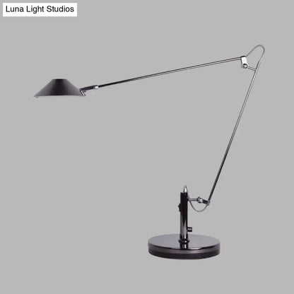 Lámpara de escritorio LED cónica negra ajustable con brazo largo - Iluminación de mesa industrial de metal
