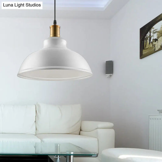 Lámpara de techo colgante con pantalla de cúpula metálica retro en blanco y negro, con cable ajustable, para 1 bombilla, disponible en 12", 14" o 16" de ancho.