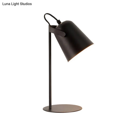 Lámpara de escritorio metálica ajustable estilo macaron, pantalla rectangular, 1 luz, negra/gris – Perfecta para dormitorio o escritorio de pie