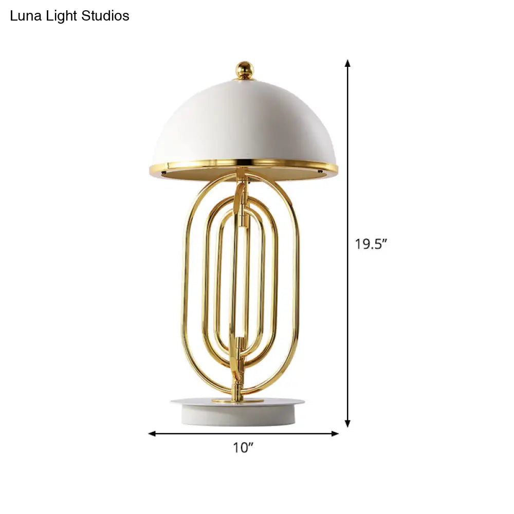 Lámpara de noche ajustable de metal con un cabezal para sala de estar, diseño de cúpula elegante en color blanco.