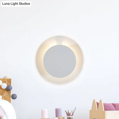 مصباح حائطي معدني LED بسيط وقابل للتعديل من DecorBites™ - وحدة إضاءة بيضاء تُثبّت على الحائط