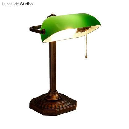 Lámpara de mesa retro ajustable con cadena - Luz nocturna de cristal verde con acabado en bronce envejecido