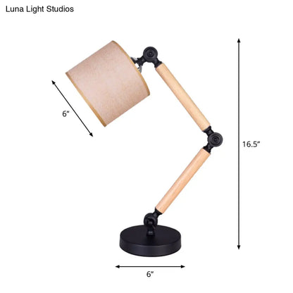 Lámpara de escritorio negra con brazo ajustable de madera: Lámpara de mesa cilíndrica sencilla de tela para dormitorio - 1 luz