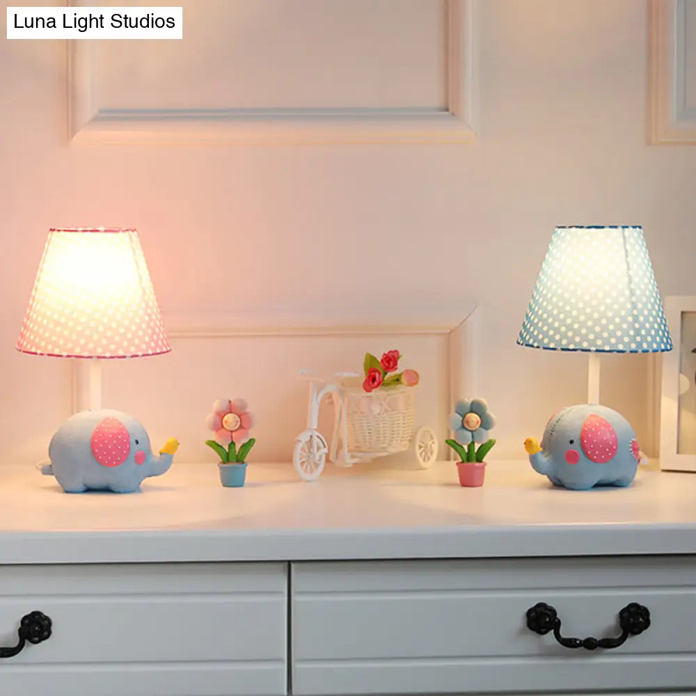 Adorable lámpara de escritorio con forma de elefante regordete: ¡la luz de estudio perfecta para la habitación del bebé!