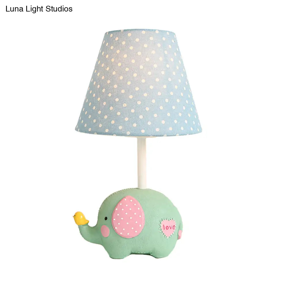 Adorable lámpara de escritorio con forma de elefante regordete: ¡la luz de estudio perfecta para la habitación del bebé!