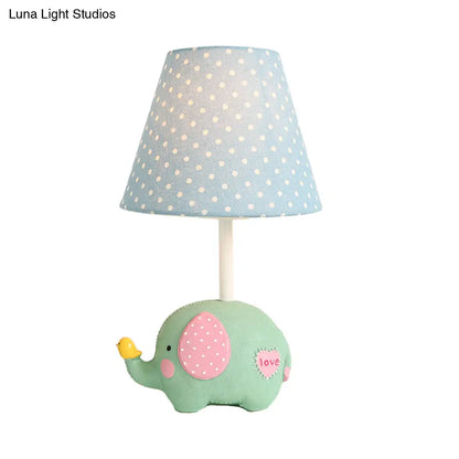 Adorable lámpara de escritorio con forma de elefante regordete: ¡la luz de estudio perfecta para la habitación del bebé!
