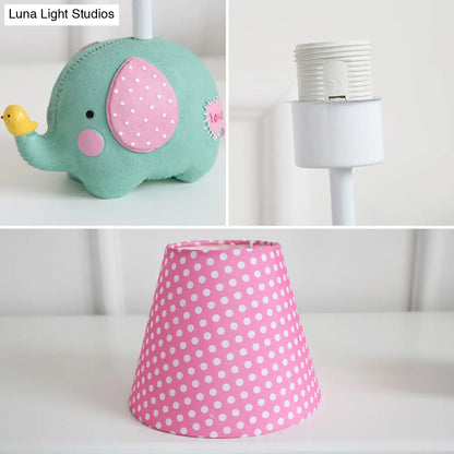 Adorable lámpara de escritorio con forma de elefante regordete: ¡la luz de estudio perfecta para la habitación del bebé!