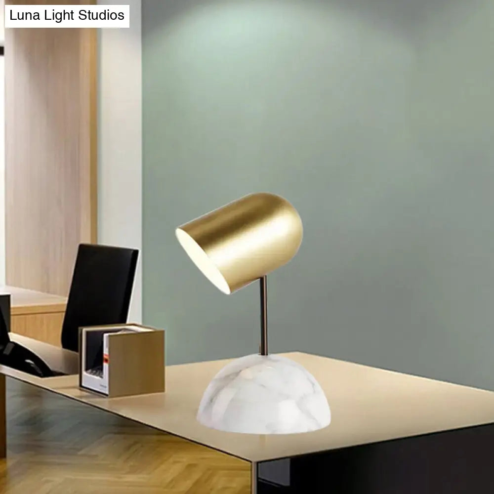 Lámpara de mesa Aldhibah - Cúpula de mármol dorado